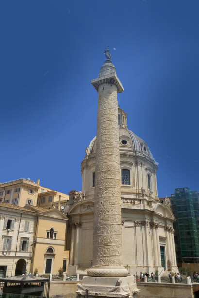 Colonna Traiana, Roma, Italia. Colonna Traiana: Monumento rimasto intatto nel complesso del Foro di Traiano