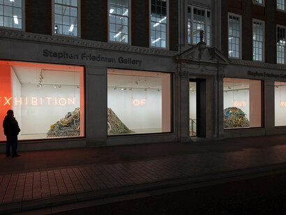 David Shrigley, Exhibition of old rope, exhibition view. Courtesy of Stephen Friedman Gallery