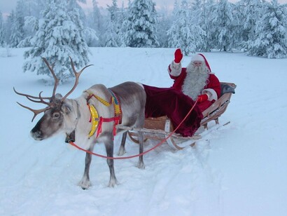 Babbo Natale sulla sua renna