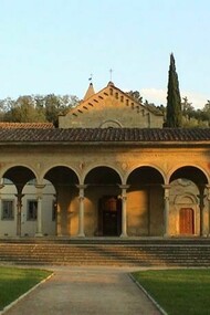 La chiesa di Santa Maria delle Grazie con il portico di Benedetto da Maiano, Arezzo.