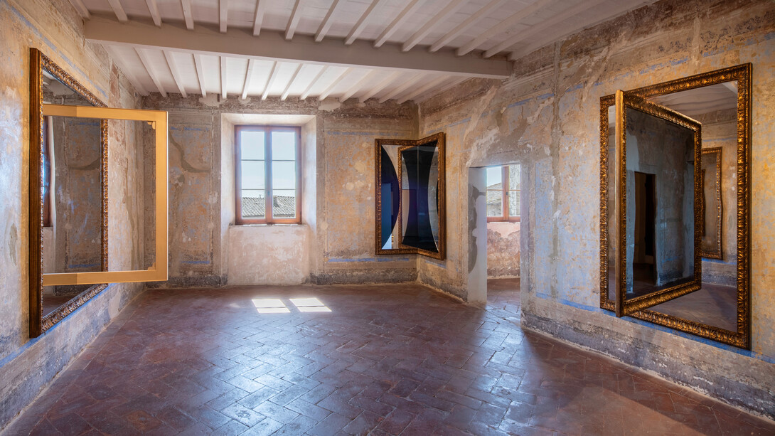 Michelangelo Pistoletto, La soglia, exhibition view. Courtesy of Galleria Continua