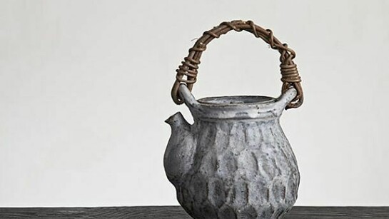 Akiko Hirai, Matt Kohiki Dobin Teapot, 2013, W:12cm H:23cm D:12cm, Photograph: William Van Esland