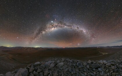 La Via Lattea vista dal Cerro Armazones, montagna del Cile 