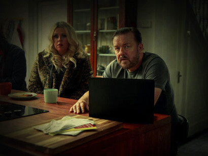 Ricky Gervais y Roisin Conaty, parte del reparto de la serie de Netflix, Afterlife