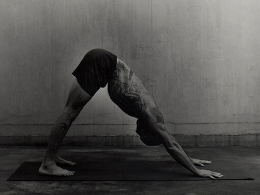 La pratica di Ashtanga richiede un lavoro piuttosto intenso in termini di forza fisica, flessibilità e resistenza