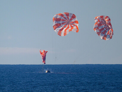 El ser humano sigue enfrentando un vacío interior que ningún logro material puede llenar.  La nave espacial Orión de la NASA, Artemis II,  aterriza en el océano Pacífico, el viernes 10 de abril de 2026, frente a la costa de California, EE.UU.