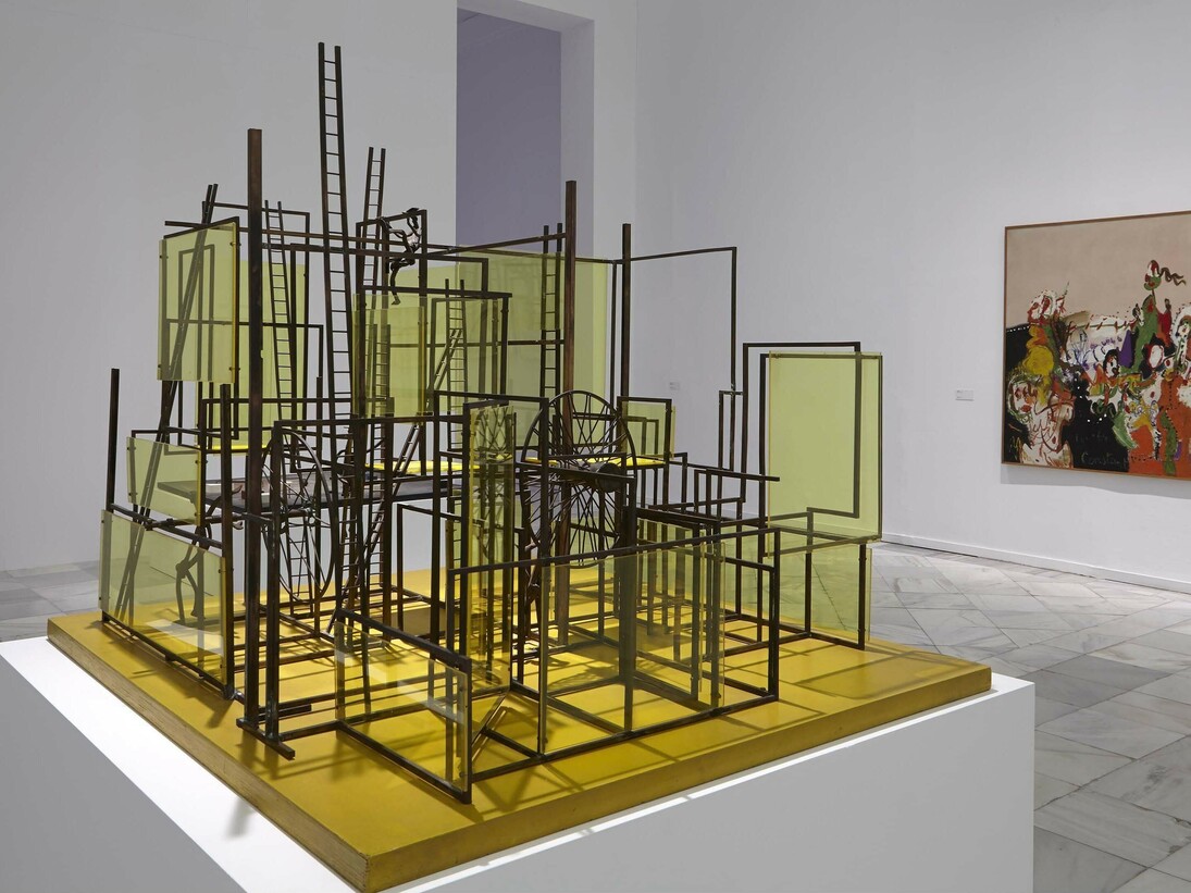 Vista de sala/gallery view de la exposición Playgrounds. Reinventar la plaza (imagen 1)