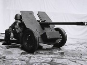 Claudio Abate, Pino Pascali-Cannone, 1965, stampa fotografica su pvc, 125 x 200 cm, Collezione MACRO – Museo d’Arte Contemporanea Roma