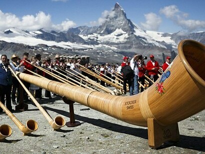 The greatest number of musicians playing the alpine horn