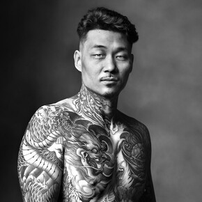 Mark Laita, Johnny, ex gang member (detail), Los Angeles, 2023. Courtesy of Fahey/Klein Gallery