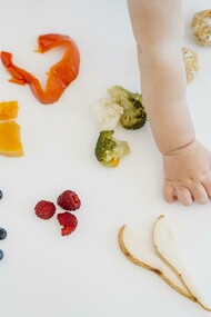 Bambino che sceglie autonomamente cosa mangiare: "L’alimentazione è uno dei pilastri fondamentali per la salute e lo sviluppo dei bambini"