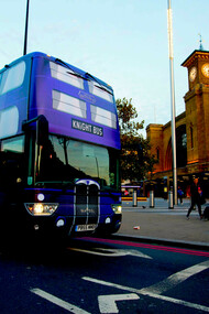 El «Knight Bus» en su misión más solidaria