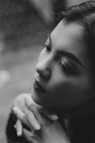 Penser. Le type de pensées que nous entretenons juste avant de dormir agissent sur le type de pensées que nous avons au réveil, cela a une grande influence sur la manière dont nous passons notre journée et à terme, sur notre vie