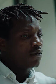 "Souleymane" esplora con intensità la lotta quotidiana per la sopravvivenza di un giovane immigrato, intrecciando poesia e crudezza 