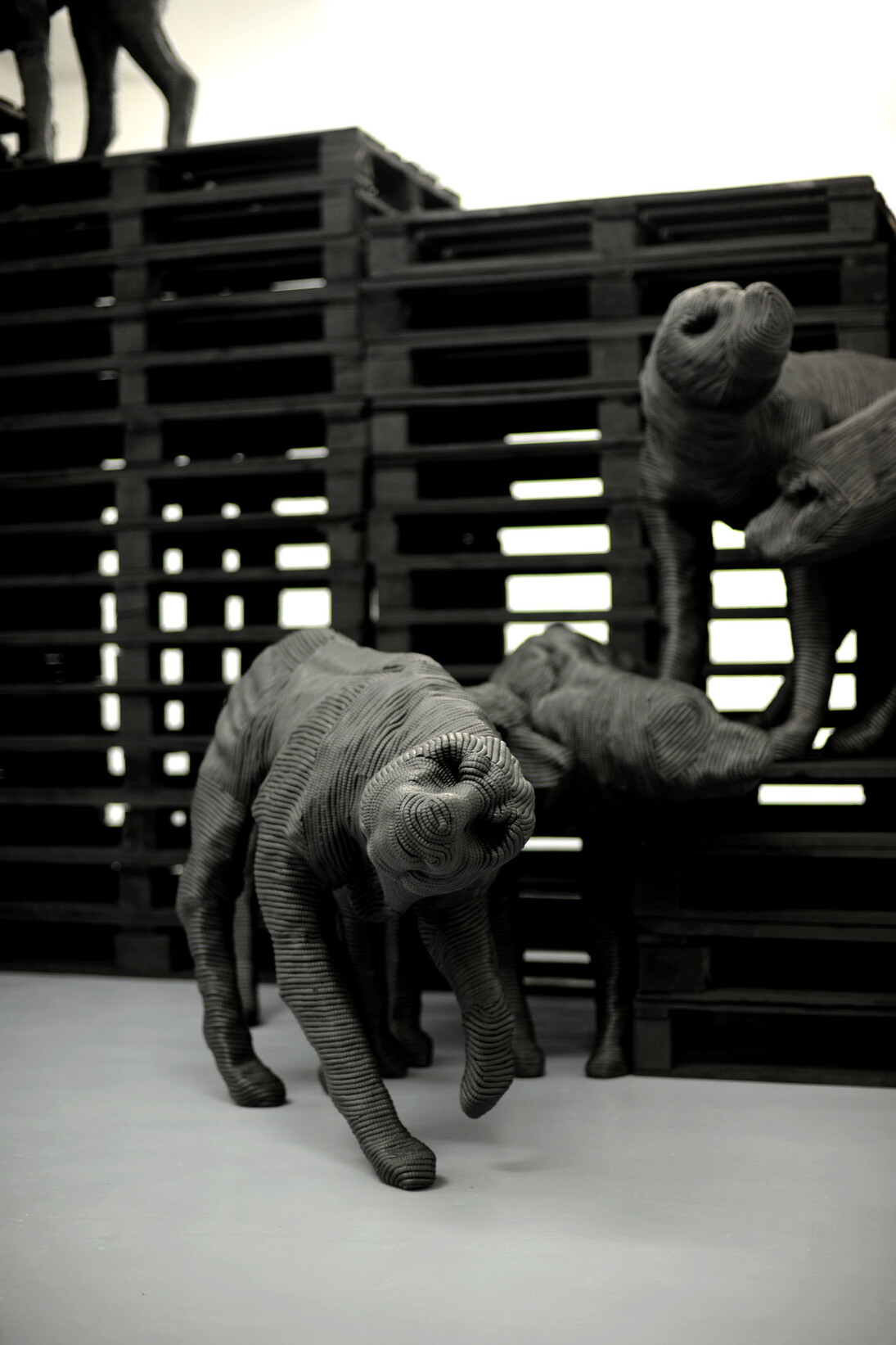 Paolo Grassino, Analgesia_nero, particolare, 2012, spugna sintetica su polistirolo e legno, dimensioni variabili 