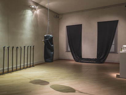 Gold Heel_2018_ installazione per La vita materiale_ Palazzo da Mosto_ Reggio Emilia