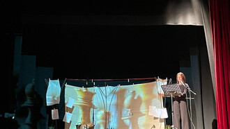 Momento catturato durante il monologo di Sara Garbizza (foto di Angelita Mollo)