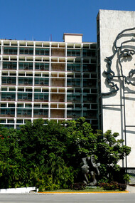 Nicolas Arroyo, Gabriela Menendez,  Bâtiment administratif