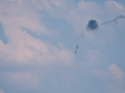 Archive de la Marine brésilienne (projet GLAM), 6 octobre 2015, montrant un drone militaire en explosion, en contraste avec la tension croissante entre le Mali et l'Algérie