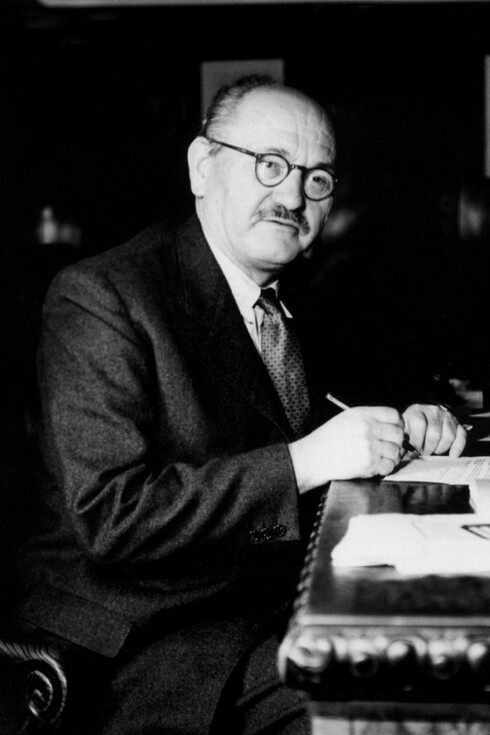 Andrija Štampar in his office