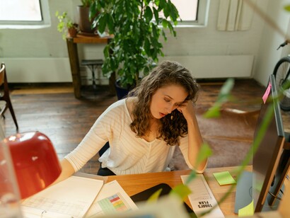 Stanchezza. Diverse ricerche, anche recenti, hanno riscoperto e sottolineato la vitale importanza, per il buon funzionamento del corpo, di una regolare alternanza, fra il riposo e l’attività, scandita dal ritmo circadiano