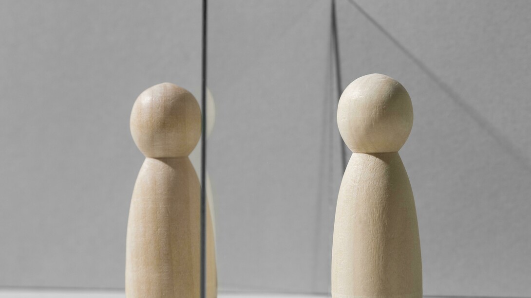 As comparações entre irmãos, primos, colegas de escola e vizinhos são antigas e, acredito, devem ter contribuído para o desenvolvimento de inúmeras gerações humanas, com aspectos positivos e negativos também. Quem nunca se sentiu um pouco desvalorizado quando um parente ou professor, por exemplo, nos comparava com algum de nossos colegas que faziam determinada tarefa melhor do que a gente?