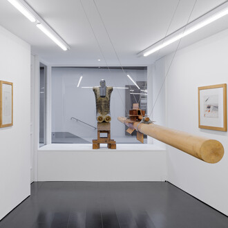 Walter Pichler, Die bleche und ich gehen heim, ausstellungsansicht. Mit freundlicher genehmigung von Contemporary Fine Arts