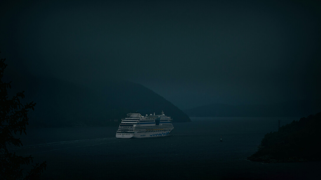 Mientras hacía el check-in una mujer de aspecto lamentable se lanzó sobre mi pecho. Empezó a proferir unos alaridos incomprensibles para mis oídos extranjeros, hasta que gritó por fin: “Go! Go home, now!”