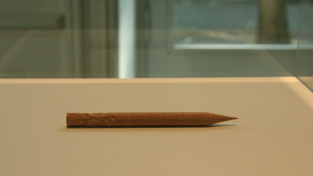 Thomas Tudoux, Stress, 2010, 10 x 0,8 cm, Sculpture en bois / Wood sculpture, C. Melanie Rio gallery