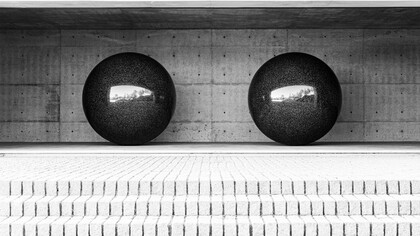 Podemos concordar que a contemporaneidade desafia sentidos, formas e tradições, altera ritmos e desafia o conhecido