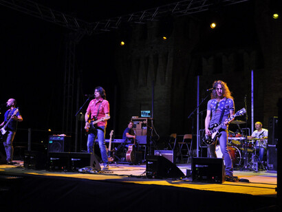 Uno dei pezzi più suggestivi dell’album è “Christmas in Maghreb”, la storia di Aisha, una giovane ragazza che, tra paura e dignità, porta in grembo il frutto di un amore tenuto segreto dal velo – Foto di Marco Paltrinieri