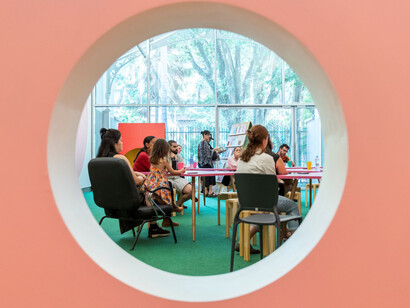 Ad Minoliti, Scuola femminista di pittura, vista della mostra. Per gentile concessione della Pinacoteca