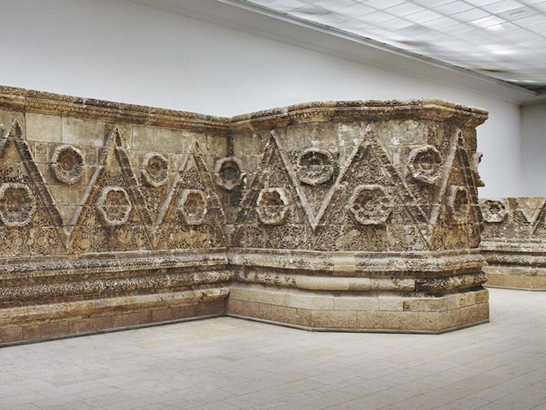 Art of Islamic Cultures, Exhibition view. Courtesy of Pergamonmuseum