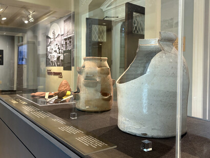 Texas ceramics, from land to hand, exhibition view. Courtesy of the Witte Museum