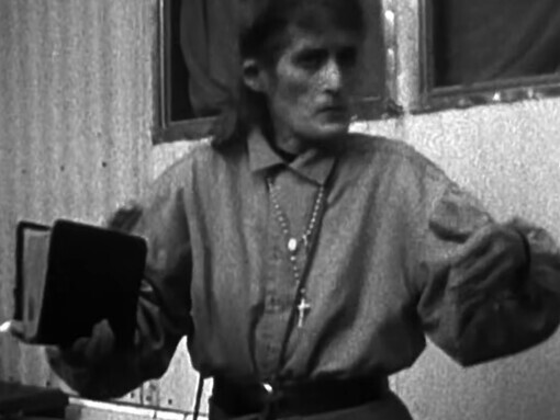 Aunque la leyenda no se trate de un mito popular transmitido por generaciones, ha logrado insertarse en el imaginario colectivo como si lo fuera. Mary Brown, residente y testigo del pueblo de Burkittsville, Maryland, EE.UU.