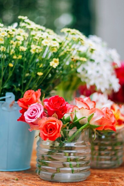 “É tua figlia? Una copia!”. La fioraia, ce lo urla da lontano e rispondo affermativamente e sorrido
