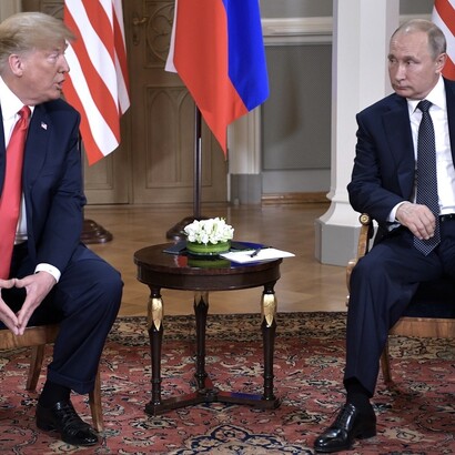 Le président de la Russie, Vladimir Poutine, et le président des États-Unis, Donald Trump, se sont rencontrés à Helsinki pour leur premier sommet à part entière, le 16 juillet 2018