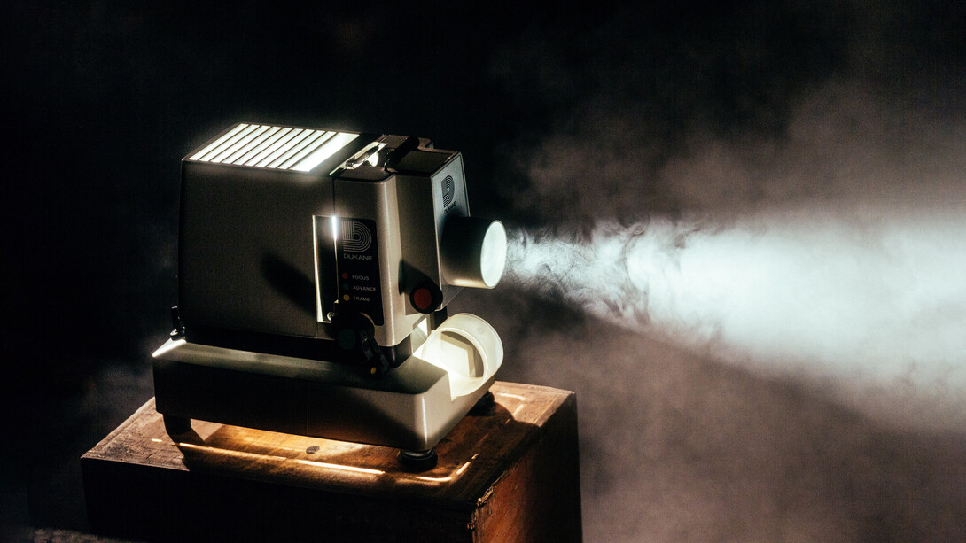 Proyector antiguo o retro de la marca Dukane