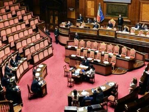 Nell’emiciclo parlamentare vi sono formazioni politiche “centrali” che sono fondamentali per far dialogare in modo sinergico destra e sinistra