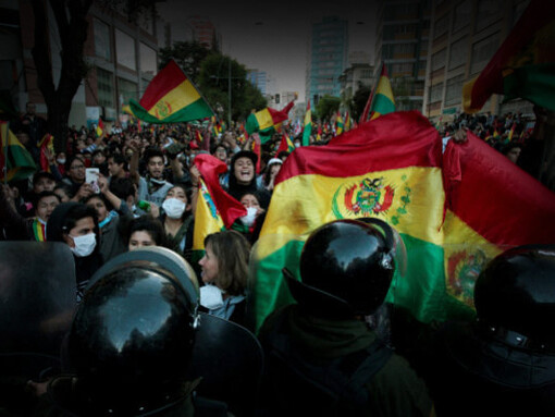 Ciudadanos bolivianos protestan por el autogolpe de Estado durante el año 2019