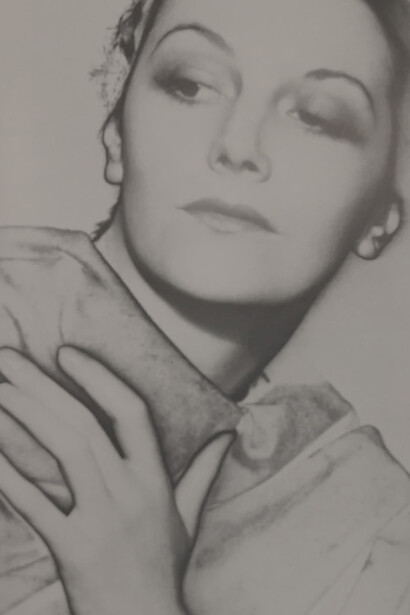 Man Ray, Lee Miller, 1930, Retrato solarizado de una modelo desconocida