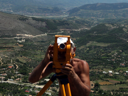 Armando
Lulaj,
Never,
2012,
Film,
Full
HD
video,
duration
22min,
b/w,
color,
sound.
Courtesy
of
DebatikCenter
Film,
Paolo
Maria
Deanesi
Gallery