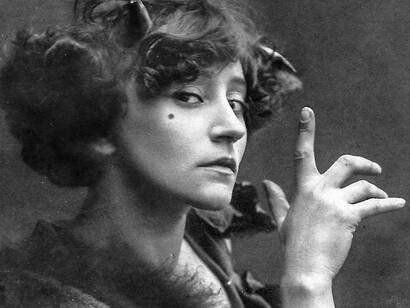 Colette, écrivaine française. Colette était très moderne dans son approche au genre, très similaire à celle d’aujourd’hui