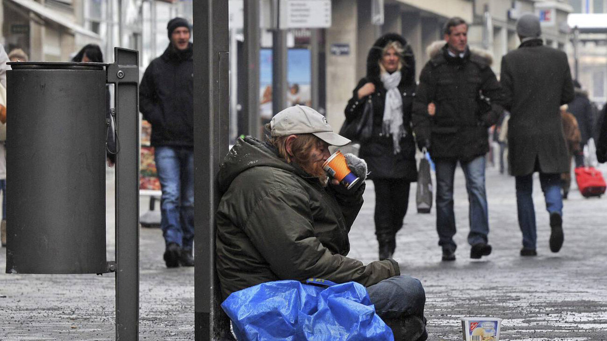Desigualdad económica: la política individualizada, la que no procura el bienestar social, sino que perpetua el beneficio individual tiene su origen en el deterioro del Estado