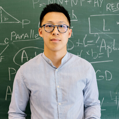 A dedicação de um professor vai além da sala de aula, envolvendo anos de estudo, preparação e atualização constante para fornecer a melhor educação