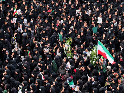 Funeral de las víctimas del ataque contra la escuela primaria Shajare Tayebé, Minab, Irán, 3 de marzo de 2026