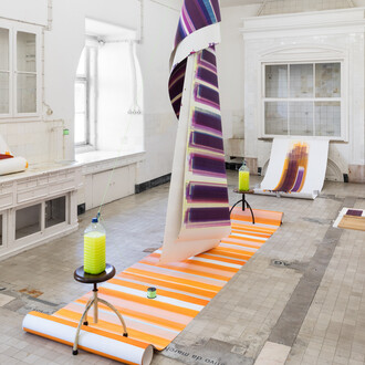 Elisabeth Sonneck, Scrollpainting153 caput mortuum metamorphosis, exhibition view. Courtesy of Galeria Nave