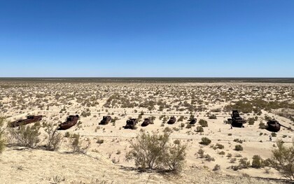 Il cimitero delle navi in quel che un tempo era il Lago d'Aral, tra Uzbekistan e Kazakistan, foto del 2025