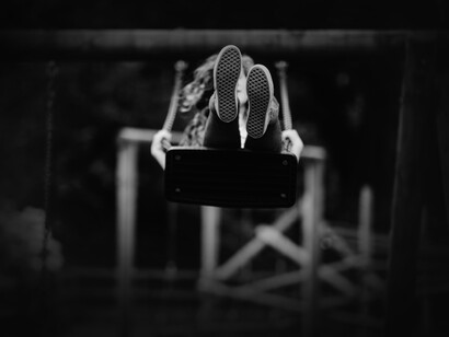 Una tercera parte de las casas están de luto y el saludo de «Bienvenidos» de la Robb Elementary School está ensangrentado y ha perdido toda su validez