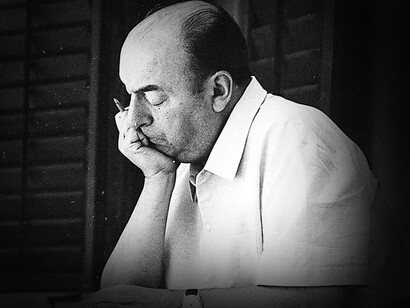 Pablo Neruda (1904-1973), fue un poeta y político chileno. Es considerado entre los más destacados e influyentes artistas de su siglo; además de haber sido senador de la república chilena